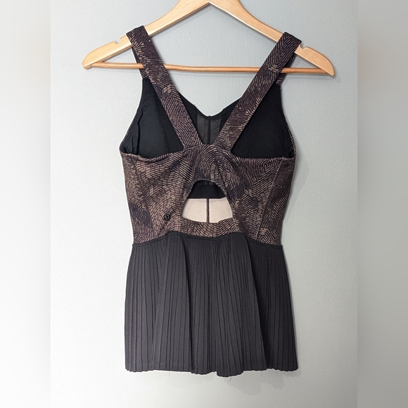 Lululemon City Tank Peplum To Golden Goddess Cashew Black Women's - Picture 5 of 11